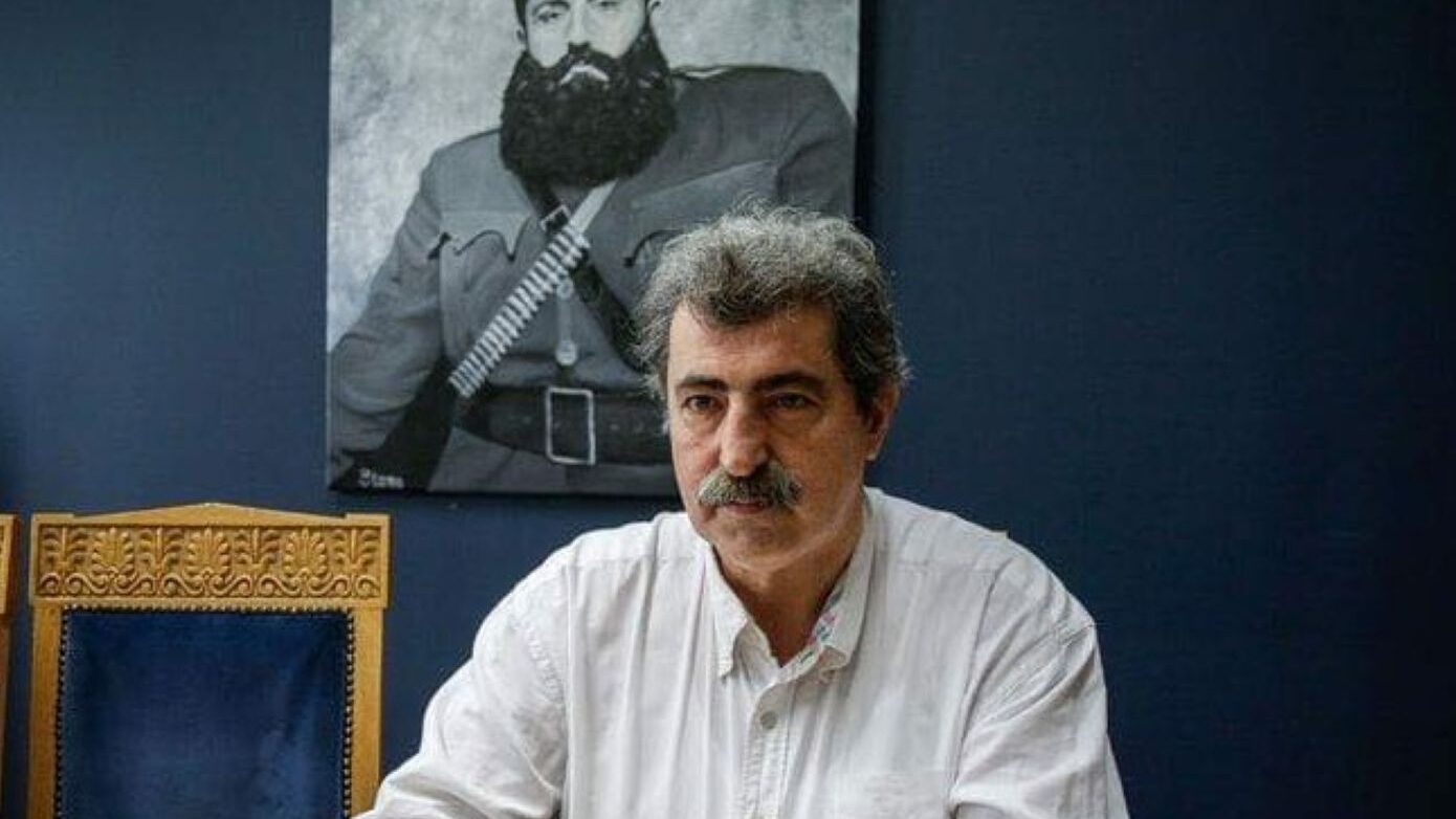 Πολάκης με αφίσα Βελουχιώτη για την ποινή φυλάκισής του: “Δεν λυγίζω, παληκάρια της φακής”