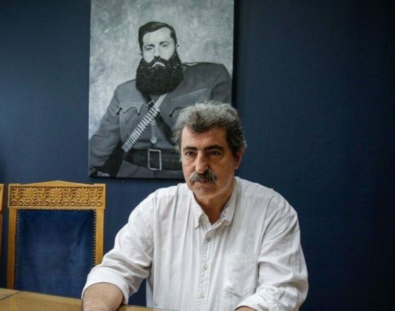 Πολάκης με αφίσα Βελουχιώτη για την ποινή φυλάκισής του: “Δεν λυγίζω, παληκάρια της φακής”