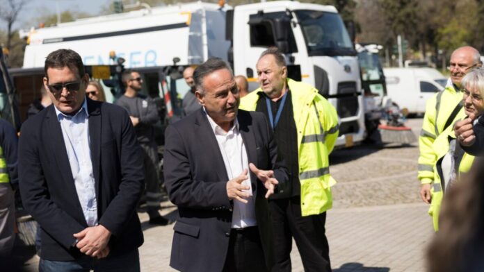 Δήμαρχος Θεσσαλονίκης: Καθυστερεί πληρωμές εργαζομένων και προσφέρει εκατομμύρια σε ιδιώτες