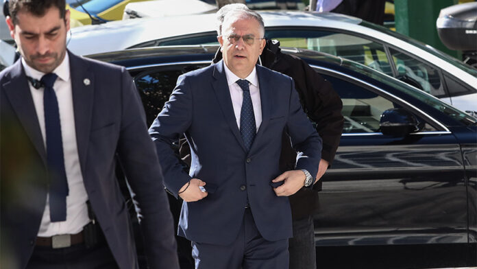 “Οι οικισμοί, οι μεταρρυθμίσεις στη Δικαιοσύνη, η συνάντηση Θεοδωρικάκου με βιομηχάνους και ένας Τραμπ στην Ελλάδα;”