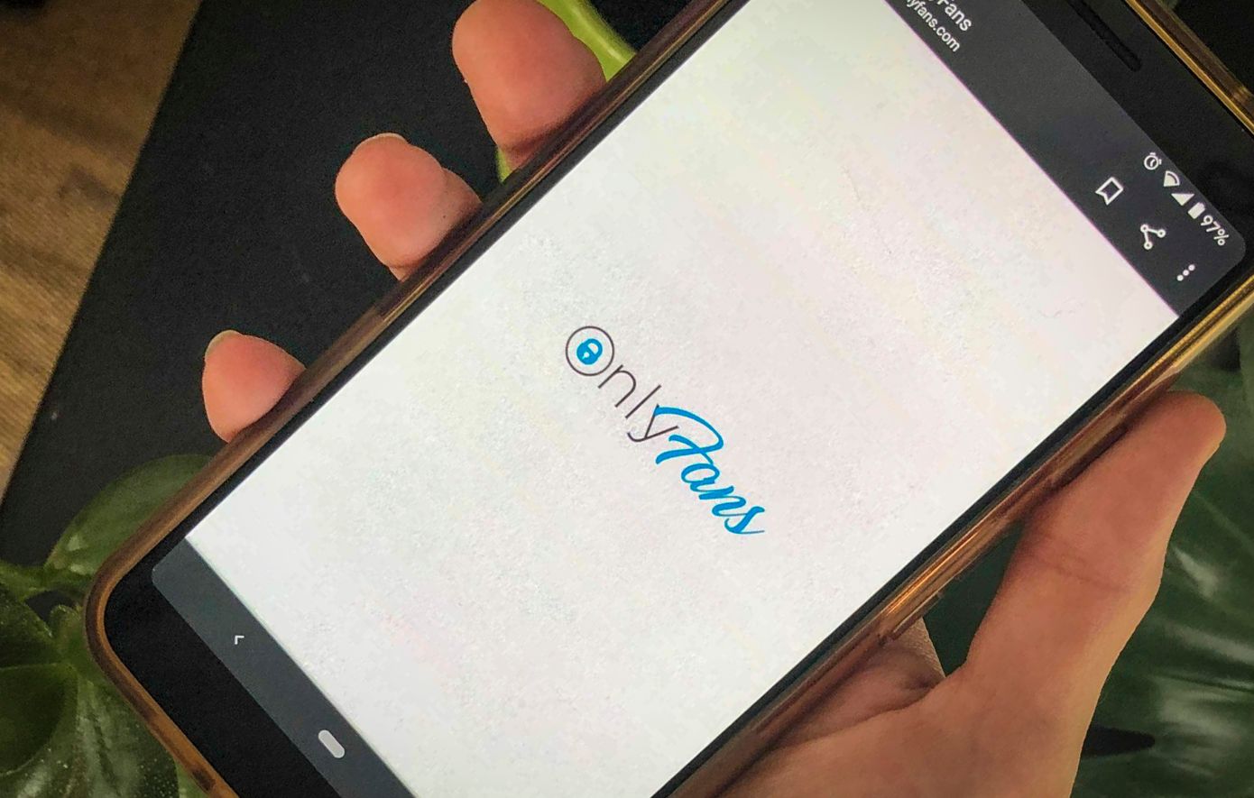 Πόσα θησαυρίζουν στην Ελλάδα οι σταρ του OnlyFans