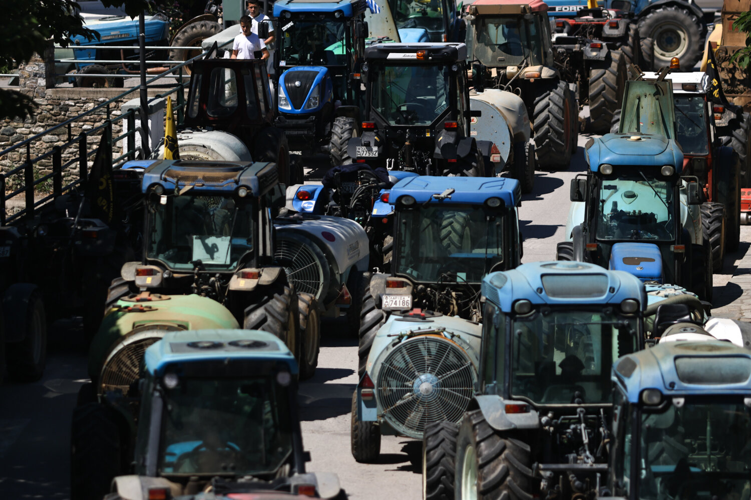 “Ξεχείλισε” από οργή η Αγιά στο δυναμικό αγροτικό συλλαλητήριο – Στο πλευρό τους ο δήμαρχος Αντ. Γκουντάρας