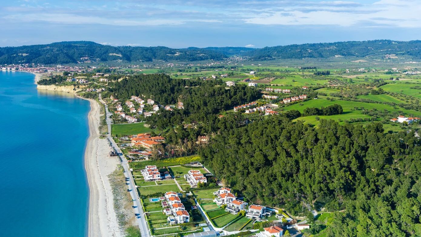 Η Ελλάδα θριαμβεύει ξανά στο στοίχημα της εξοχικής κατοικίας: Εκρηκτική άνοδος αγορών από Ευρωπαίους επενδυτές το 2025