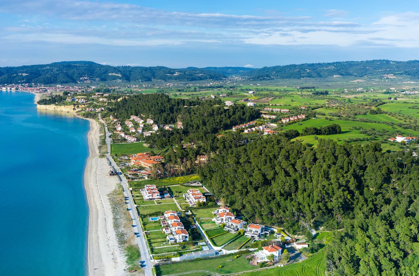 Η Ελλάδα θριαμβεύει ξανά στο στοίχημα της εξοχικής κατοικίας: Εκρηκτική άνοδος αγορών από Ευρωπαίους επενδυτές το 2025