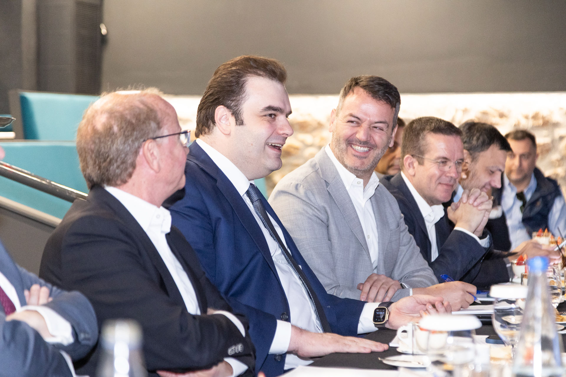 Ο Κυριάκος Πιερρακάκης πρωταγωνιστεί στα Πρωινά του ΣΕΛΠΕ – Συγκέντρωσε περισσότερους από 40 κορυφαίους CEO’s της λιανικής