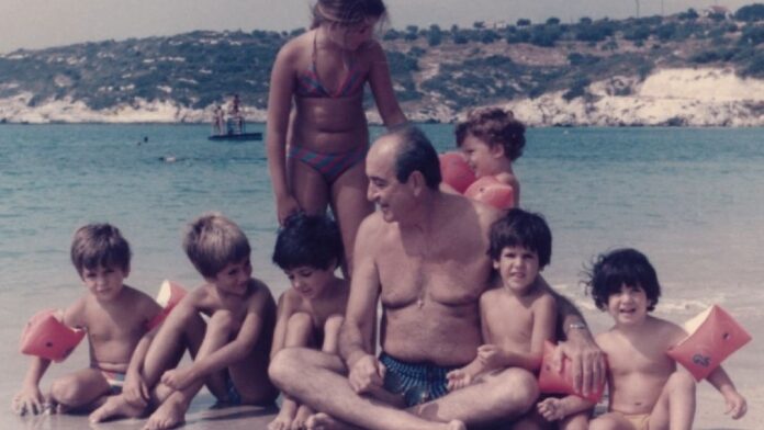 Η συγκινητική ανάρτηση της Ντόρας Μπακογιάννη για τον πατέρα της – «Πόσα από αυτά που γίνονται σήμερα τα έλεγες από τότε»