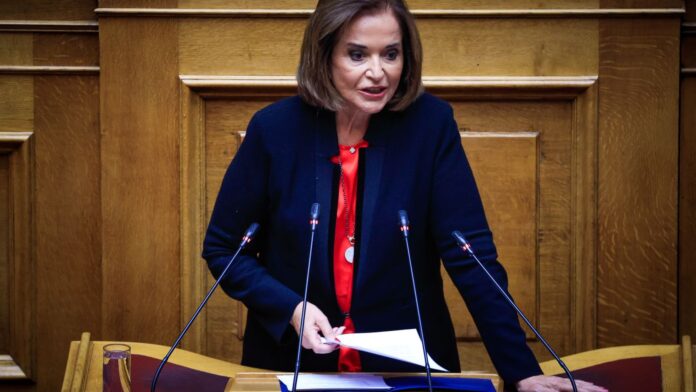 Μπακογιάννη για προανακριτική: Το ΠΑΣΟΚ οφείλει να τεκμηριώσει τον δόλο Καραμανλή