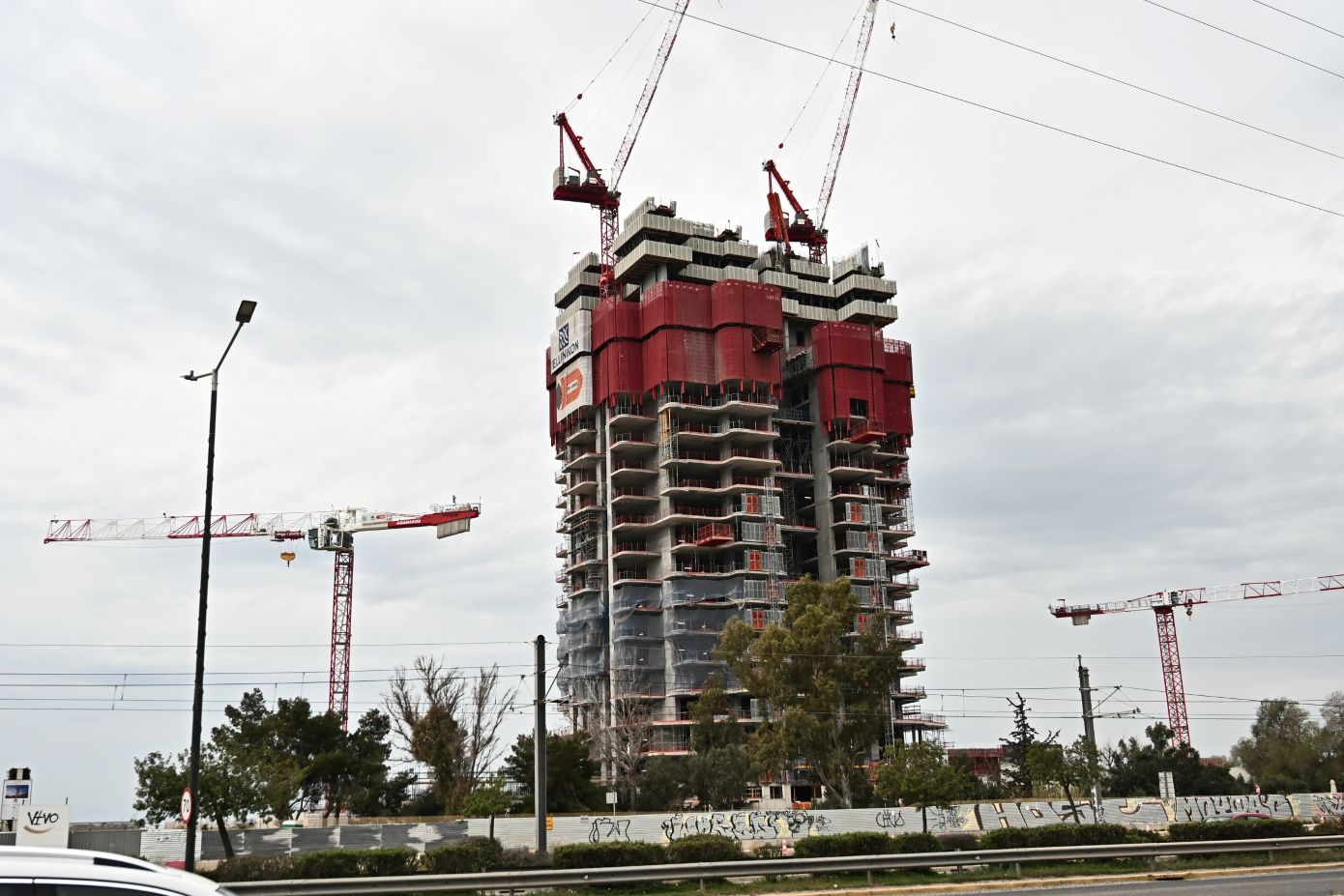 Αθηναϊκή Ριβιέρα: Οι μεγιστάνες που σαρώνουν ακίνητα των 10 εκατομμυρίων στην Ελλάδα