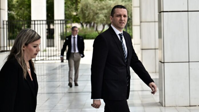 Αθώοι «Σπαρτιάτες» και Κασιδιάρης στη δίκη για παραπλάνηση ψηφοφόρων