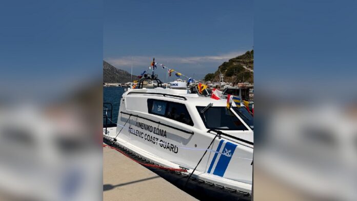 Στους Φούρνους Ικαρίας καταπλέει το πρώτο από τα 11 υπερσύγχρονα πλωτά ασθενοφόρα του Λιμενικού