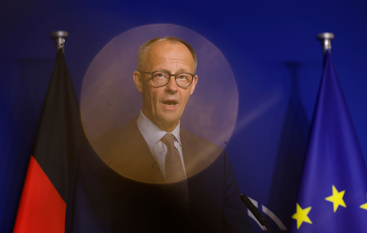 Φρίντριχ Μερτς: Ο νέος καγκελάριος επιχειρεί να μεταμορφώσει τους Γερμανούς σε «Έλληνες» για να διασώσει τη Γερμανία