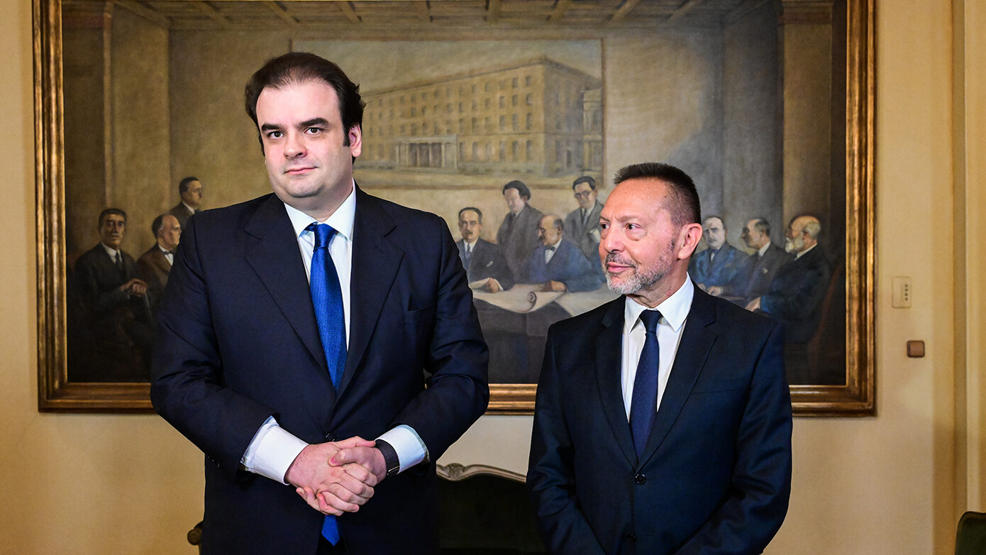 Σύσκεψη Πιερρακάκη – Στουρνάρα: Ισχυρή επικύρωση της ελληνικής οικονομίας η συμφωνία UniCredit – Alpha Bank