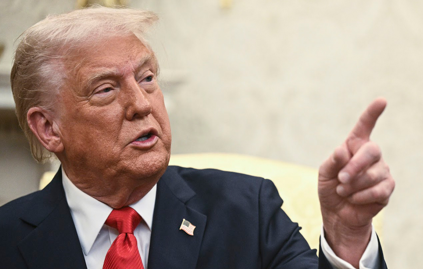 Νέα επίθεση του Τραμπ στον πρόεδρο της Fed για τα επιτόκια: “Ηλίθιος και ανίδεος, αλλά τον συμπαθώ”