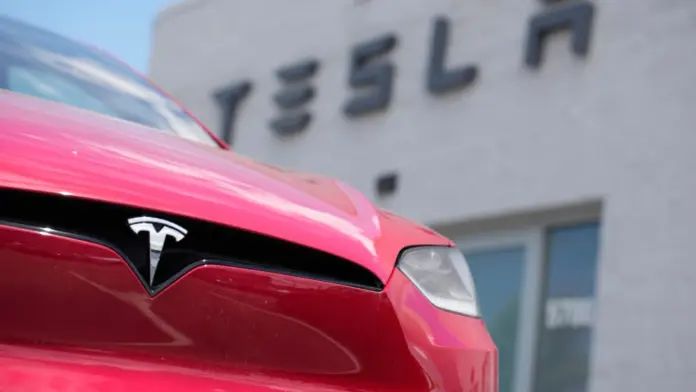 Tesla: Οι πωλήσεις στην Ευρώπη κατακρημνίστηκαν στο μισό τον Απρίλιο