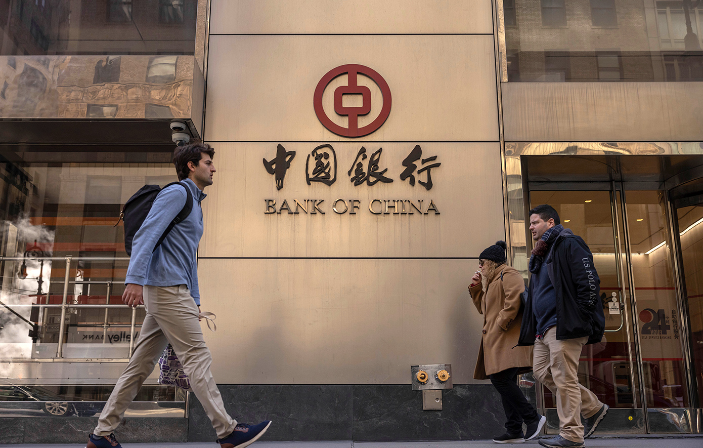 Η κεντρική τράπεζα της Κίνας καταρρίπτει δύο επιτόκια-κλειδιά σε πρωτοφανή χαμηλά