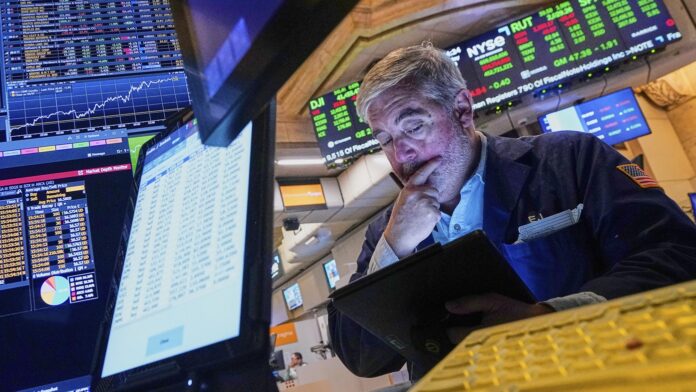 Βουτιά στη Wall Street από την απειλή Τραμπ για νέους δασμούς στην Ε.Ε.