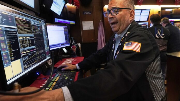 Η Wall Street εκτινάχθηκε μετά την κρίσιμη συνάντηση Τραμπ – Πάουελ