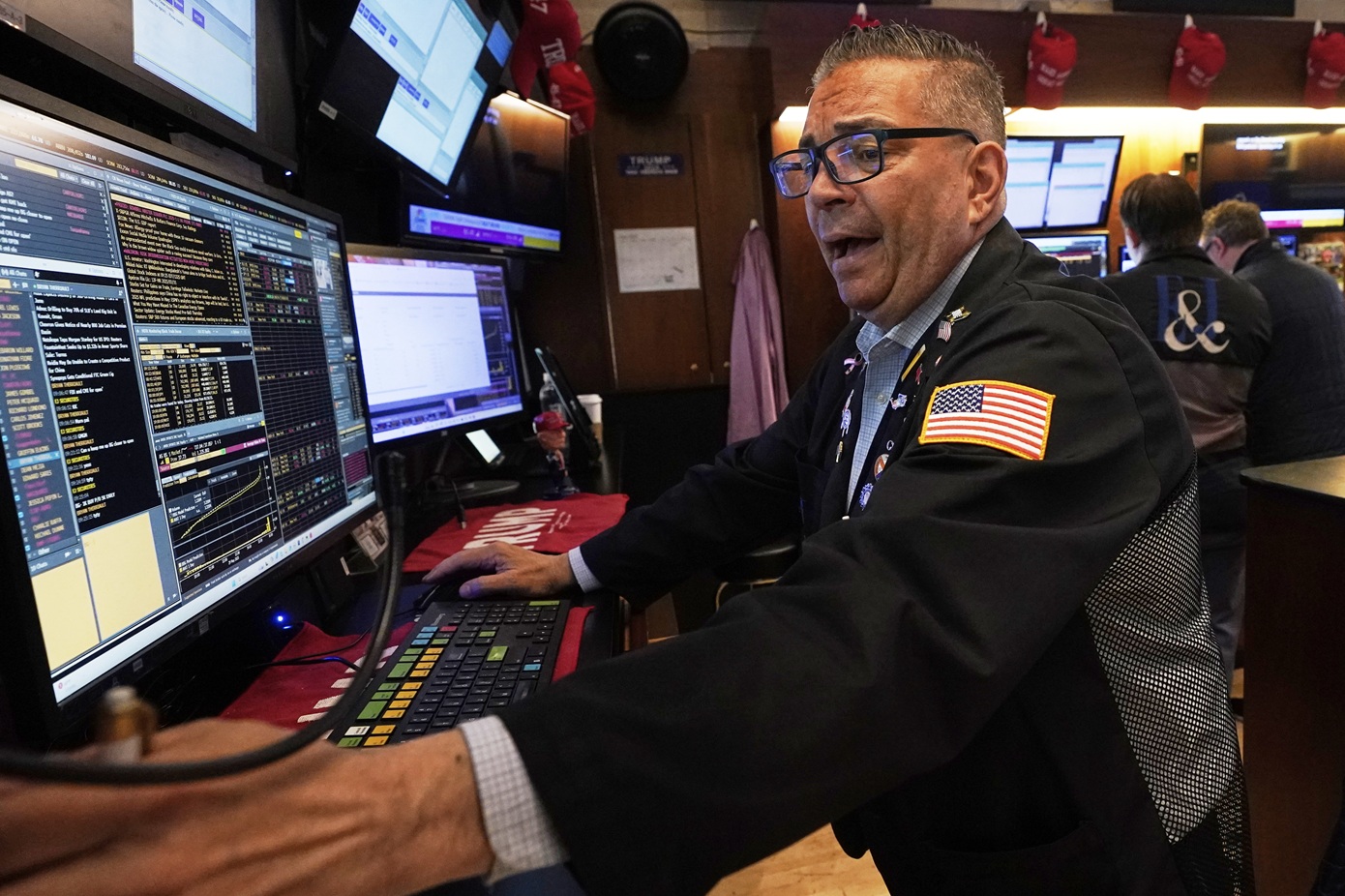 Η Wall Street εκτινάχθηκε μετά την κρίσιμη συνάντηση Τραμπ – Πάουελ