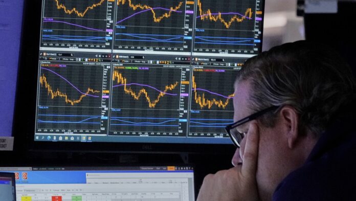 Οικονομική αναταραχή κλονίζει τη Wall Street – Μεικτές τάσεις στους δείκτες