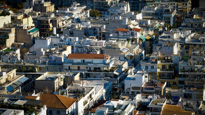 Η απόκτηση ακινήτου παραμένει προτεραιότητα για πολλούς παρά την οικονομική ανασφάλεια και αβεβαιότητα