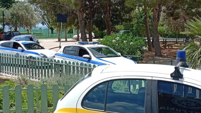 Άλιμος: Προσήχθη δημοτικός αστυνομικός επειδή έκανε την δουλειά του – Κονδύλης: «Πρωτόγνωρες καταστάσεις»