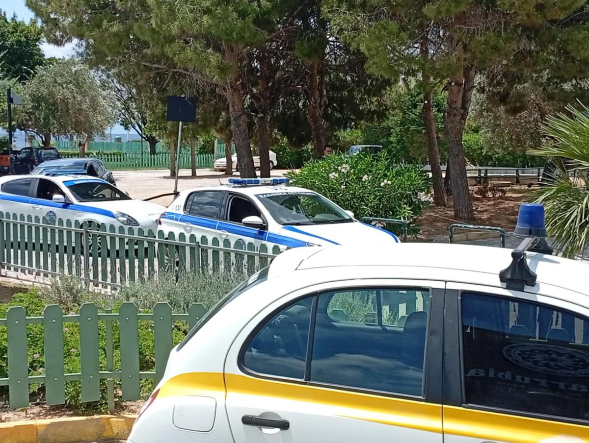 Άλιμος: Προσήχθη δημοτικός αστυνομικός επειδή έκανε την δουλειά του – Κονδύλης: «Πρωτόγνωρες καταστάσεις»