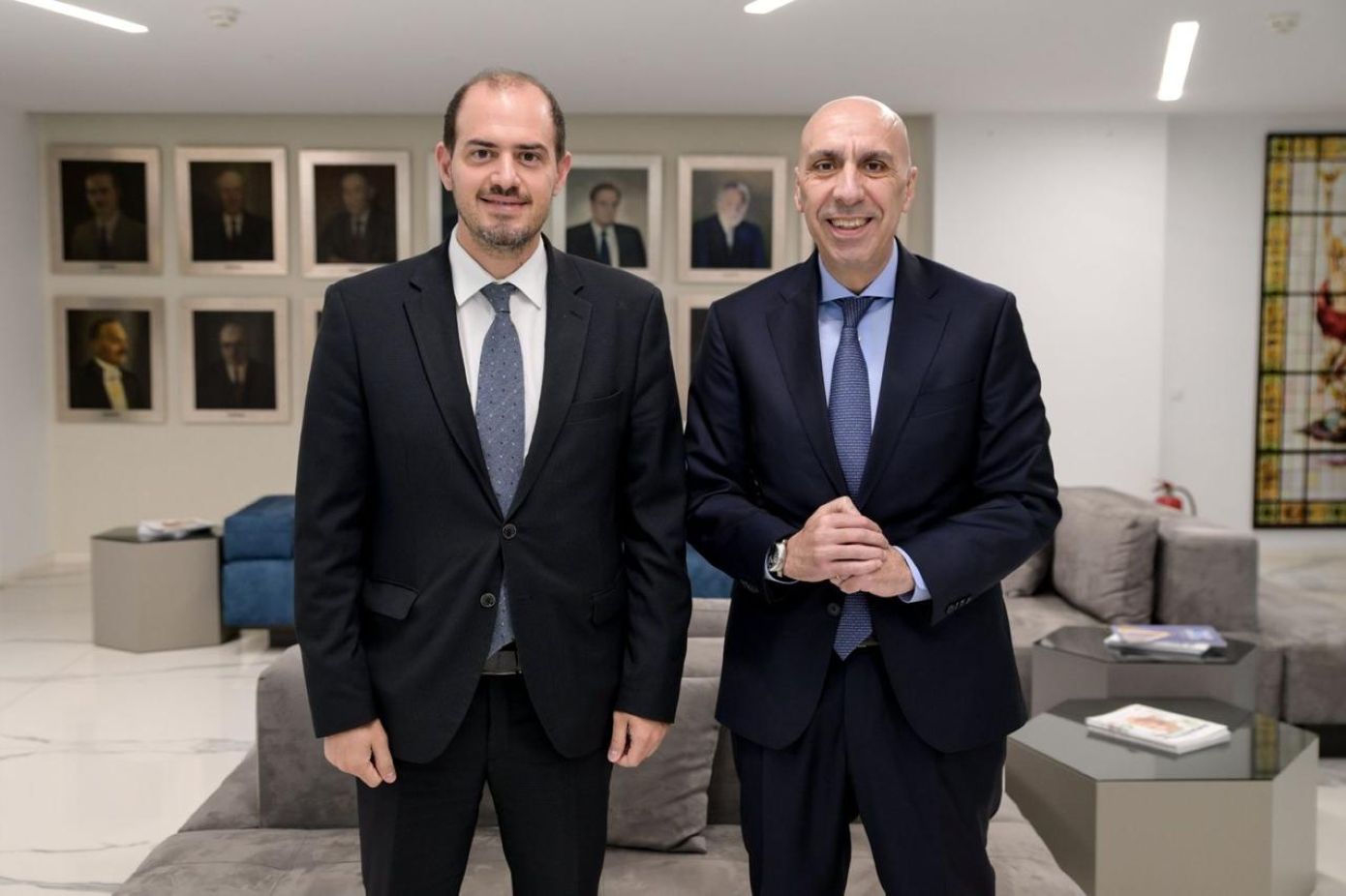 Συνάντηση Μπρατάκου-Κώτσηρα – Σταθερό και προβλέψιμο φορολογικό πλαίσιο για μια ανταγωνιστική οικονομία