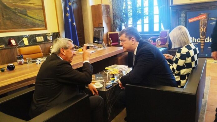 Στη Ρόδο αφίχθη ο Ευρωπαίος επίτροπος Βιώσιμων Μεταφορών και Τουρισμού Απόστολος Τζιτζικώστας για τον εορτασμό της Ημέρας της Ευρώπης
