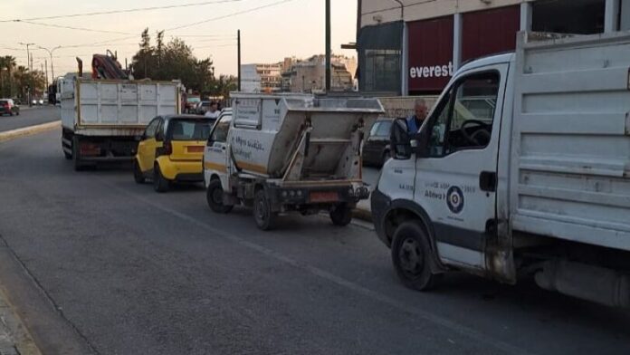 Δ. Αθηναίων: Επιχείρηση απομάκρυνσης ογκωδών αντικειμένων στο 6ο Διαμέρισμα