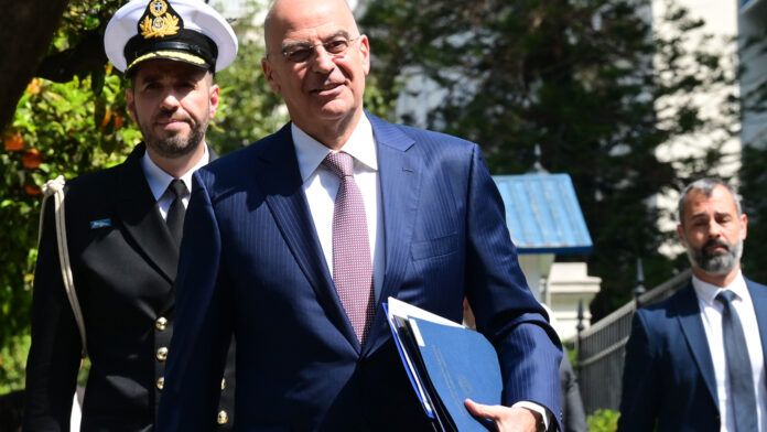 Επικοινωνία Δένδια με τον Αμερικανό υπουργό Άμυνας: Ενισχύονται οι στρατηγικές αμυντικές συμμαχίες Ελλάδας και ΗΠΑ