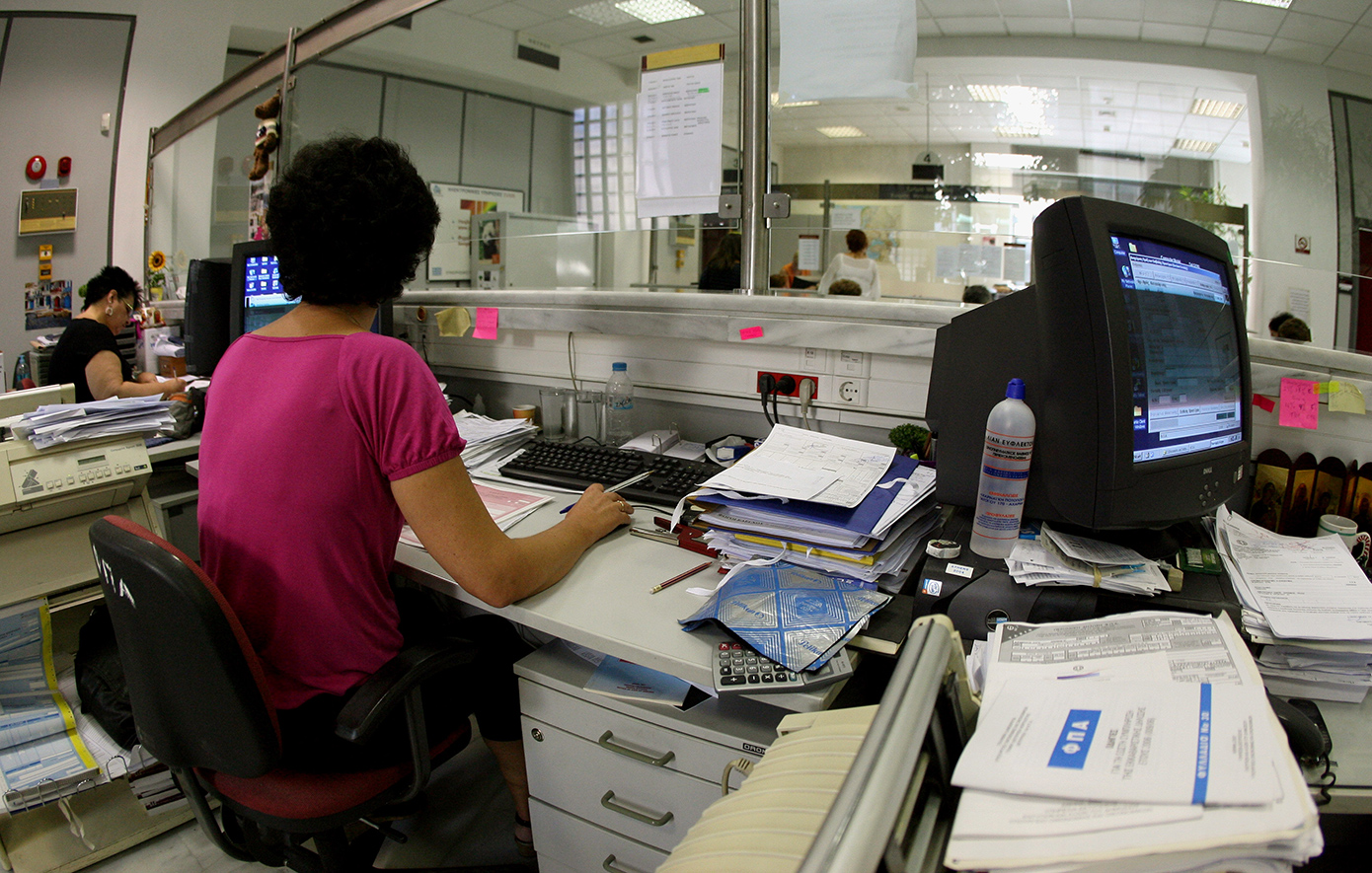 Στην κρίση του ΣτΕ η επιστροφή 13ου και 14ου μισθού στο Δημόσιο: Στις 6 Ιουνίου κρίνεται η υπόθεση