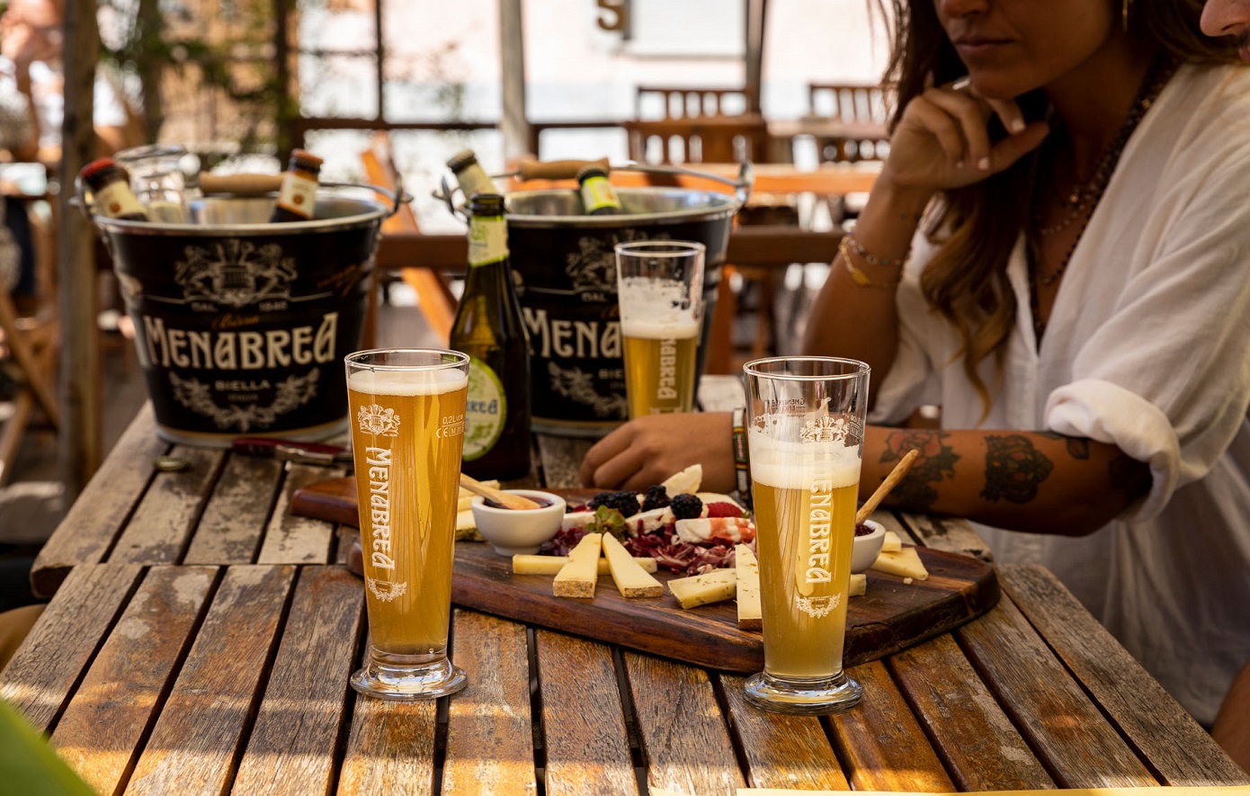 Η Ελληνική Ζυθοποιία Αταλάντης υποδέχεται στην Ελλάδα την ιστορική MENABREA