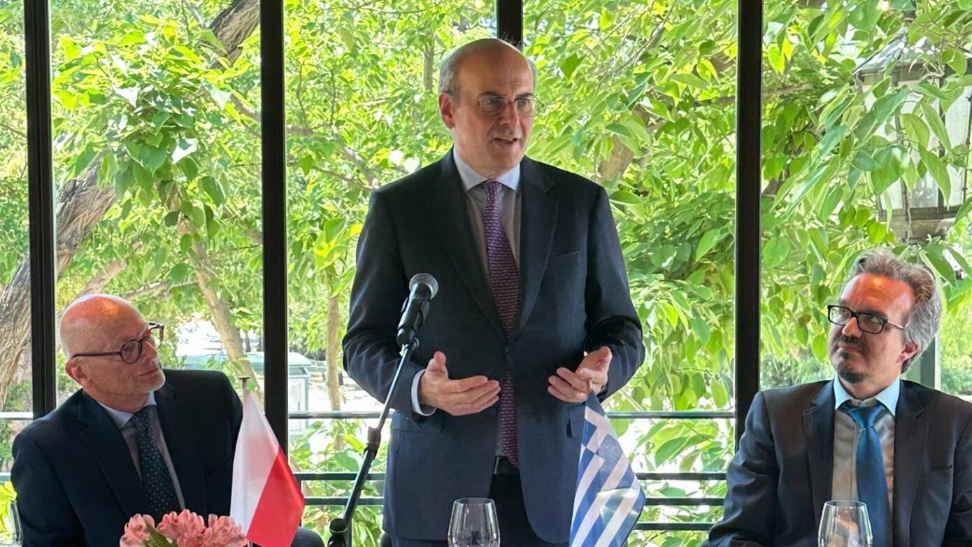 Χατζηδάκης προς πρέσβεις ΕΕ: Η ελληνική οικονομία αναγεννήθηκε εντυπωσιακά