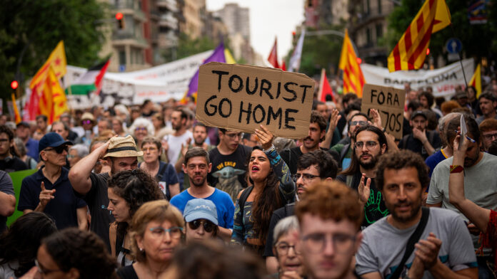 Η Ισπανία σφίγγει τον κλοιό στα Airbnb – Απαιτεί την απόσυρση σχεδόν 66.000 καταχωρημένων ακινήτων