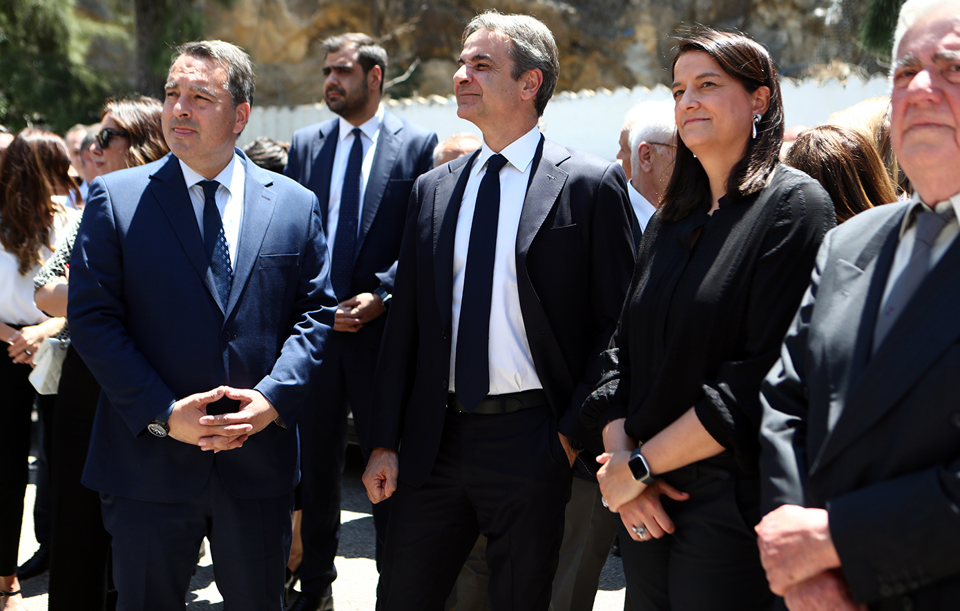 Παρουσία του πρωθυπουργού και σύσσωμης ηγεσίας του ΠΑΣΟΚ η κηδεία του Χρήστου Ροκόφυλλου