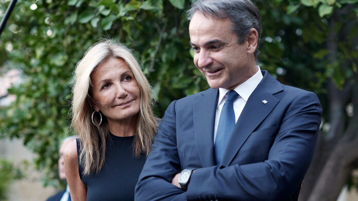 Μητσοτάκης: «Μάνα είναι μόνο μία» – Το συγκλονιστικό αφιέρωμά του για τη Γιορτή της Μητέρας