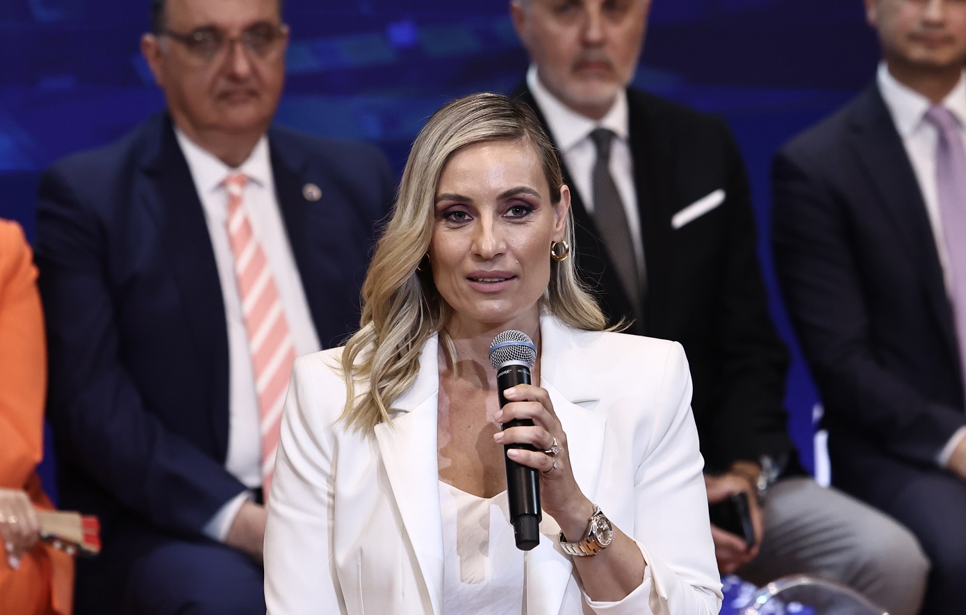 Ελεονώρα Μελέτη επιτίθεται στον Light για τους μισαναπηρικούς στίχους: «Δεν θα γίνω viral όπως φθηνά τραγούδια που προάγουν ευτελείς ιδέες»