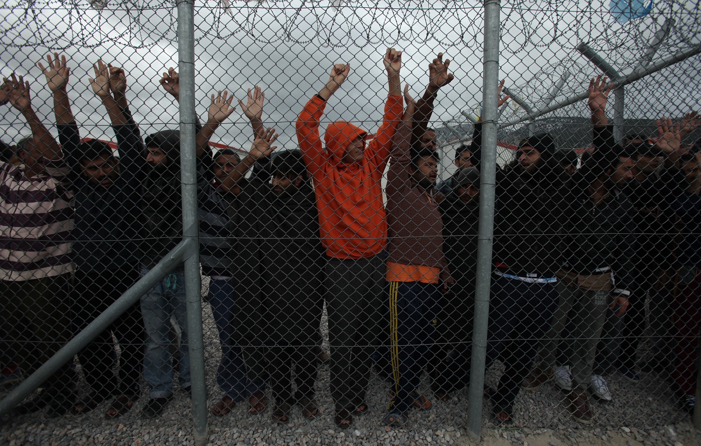 Ανατρέπεται το σκηνικό για την παράνομη μετανάστευση: Τι θα ισχύει για άδεια εργασίας, φυλάκιση και απελάσεις