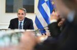 Γιατί πυροδότησε τώρα το ζήτημα άρσης μονιμότητας η κυβέρνηση
