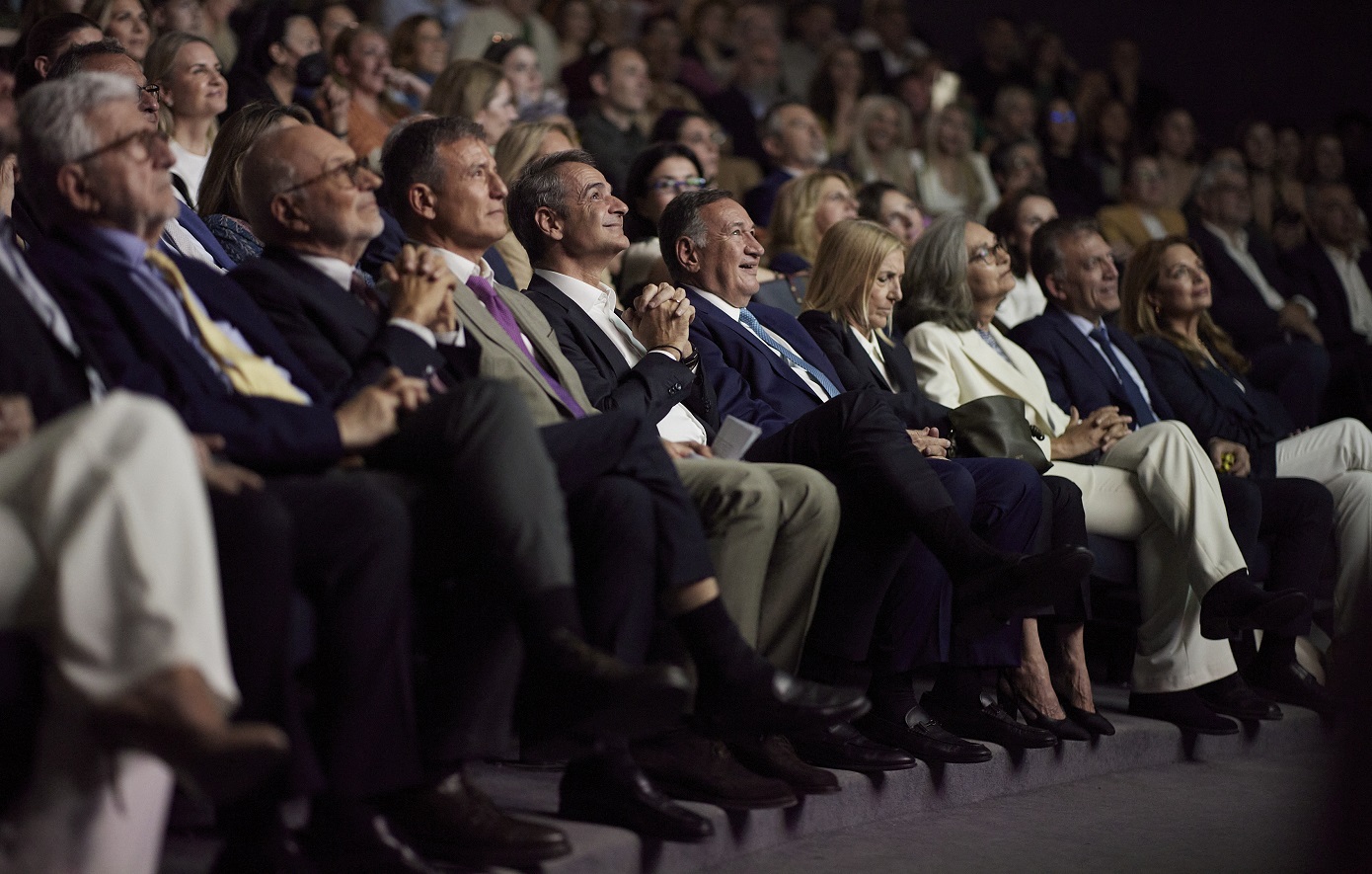 Μητσοτάκης στην παρουσίαση του βιβλίου για τον Εμανουήλ Καραλή: «Συγκινήθηκα από το θάρρος με το οποίο μιλάς»