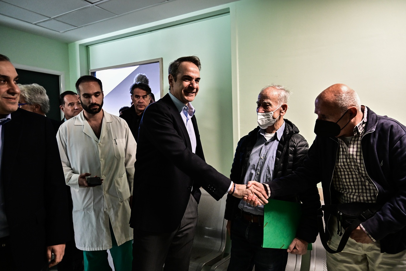 Εκτοξεύουν τη δημοσκοπική άνοδο της ΝΔ οι στοχευμένες παρεμβάσεις στην καθημερινότητα