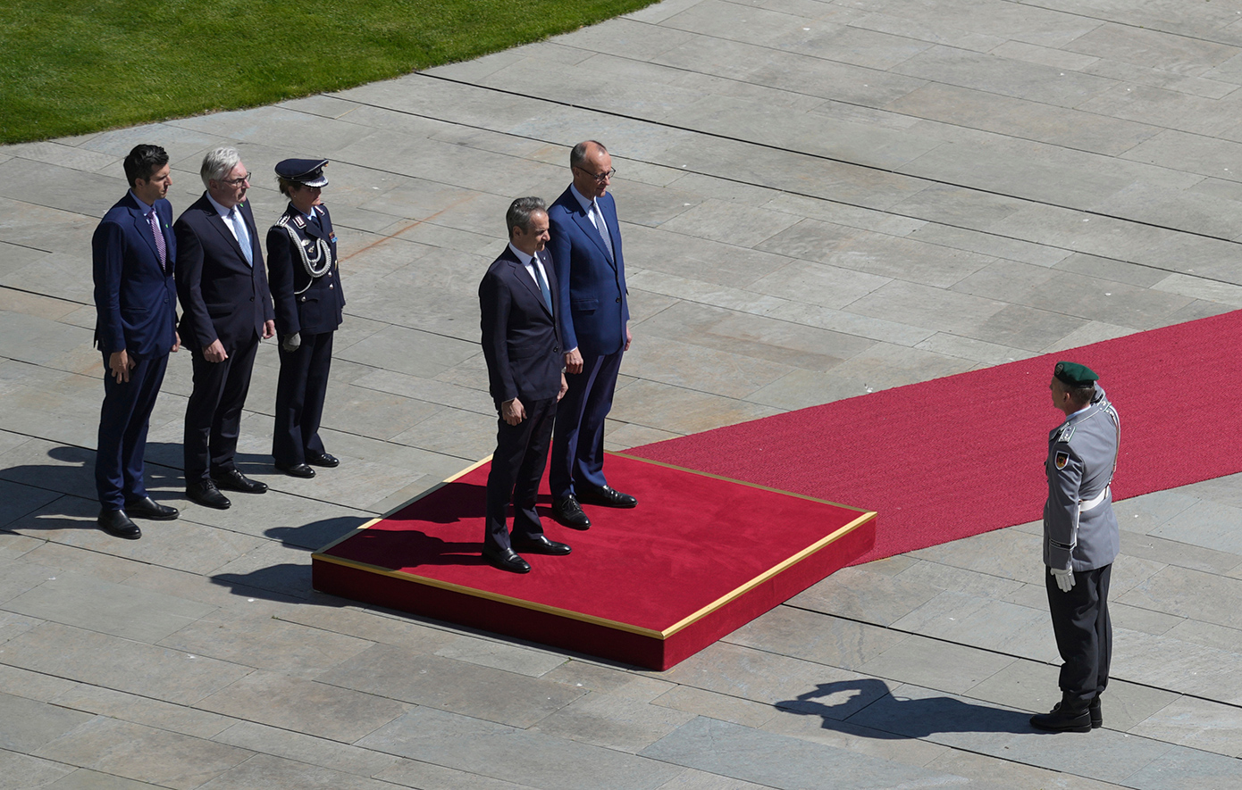 Συνάντηση Μητσοτάκη – Μερτς στο Βερολίνο: Οικονομία, επενδύσεις, άμυνα και κρίσιμες διεθνείς εξελίξεις στο επίκεντρο