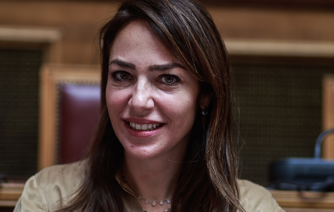 Μιχαηλίδου: Καταργούνται οι ηλικιακές διακρίσεις για άτομα με προβλήματα ακοής – Επίδομα επεκτείνεται στις ηλικίες 18 έως 65 ετών