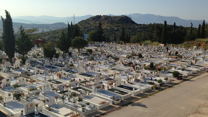 ΥΠΕΣ: Μόνο στη δικαιοδοσία των δήμων τα κοιμητήρια