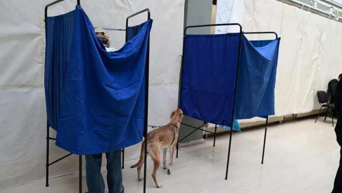 Δημοσκόπηση Real Polls: Μόλις 6 κόμματα στη Βουλή – Ξεπερνά το 30% η ΝΔ, «απογείωση» Κωνσταντοπούλου
