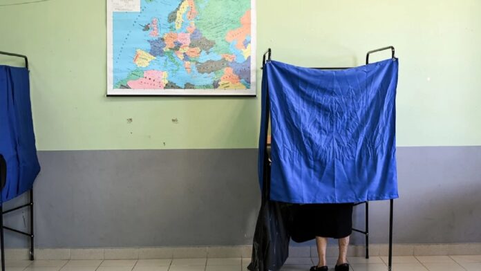 Σαρωτικό προβάδισμα της Νέας Δημοκρατίας στις δημοσκοπήσεις MRB και Pulse: Εντυπωσιακή η αποδοχή στην άρση μονιμότητας