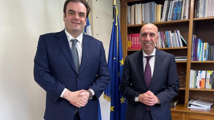 Ενίσχυση επενδύσεων, φορολογική σταθερότητα και χρηματοδοτικά εργαλεία στο επίκεντρο της συνάντησης Πιερρακάκη – Μπρατάκου