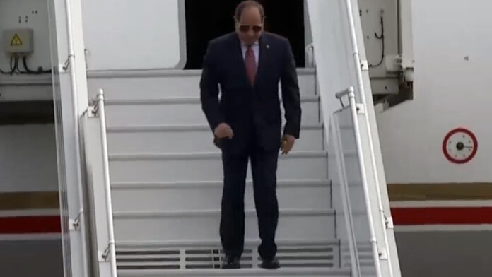 Στην Αθήνα ο ηγέτης της Αιγύπτου, συνομιλεί με τον Κ. Τασούλα – Το παρασκήνιο της κρίσιμης επίσκεψης
