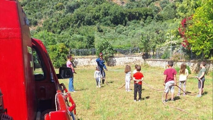 Δ.Σπάρτης: «Μάθημα» Πολιτικής Προστασίας στο Νηπιαγωγείο Ανωγείων