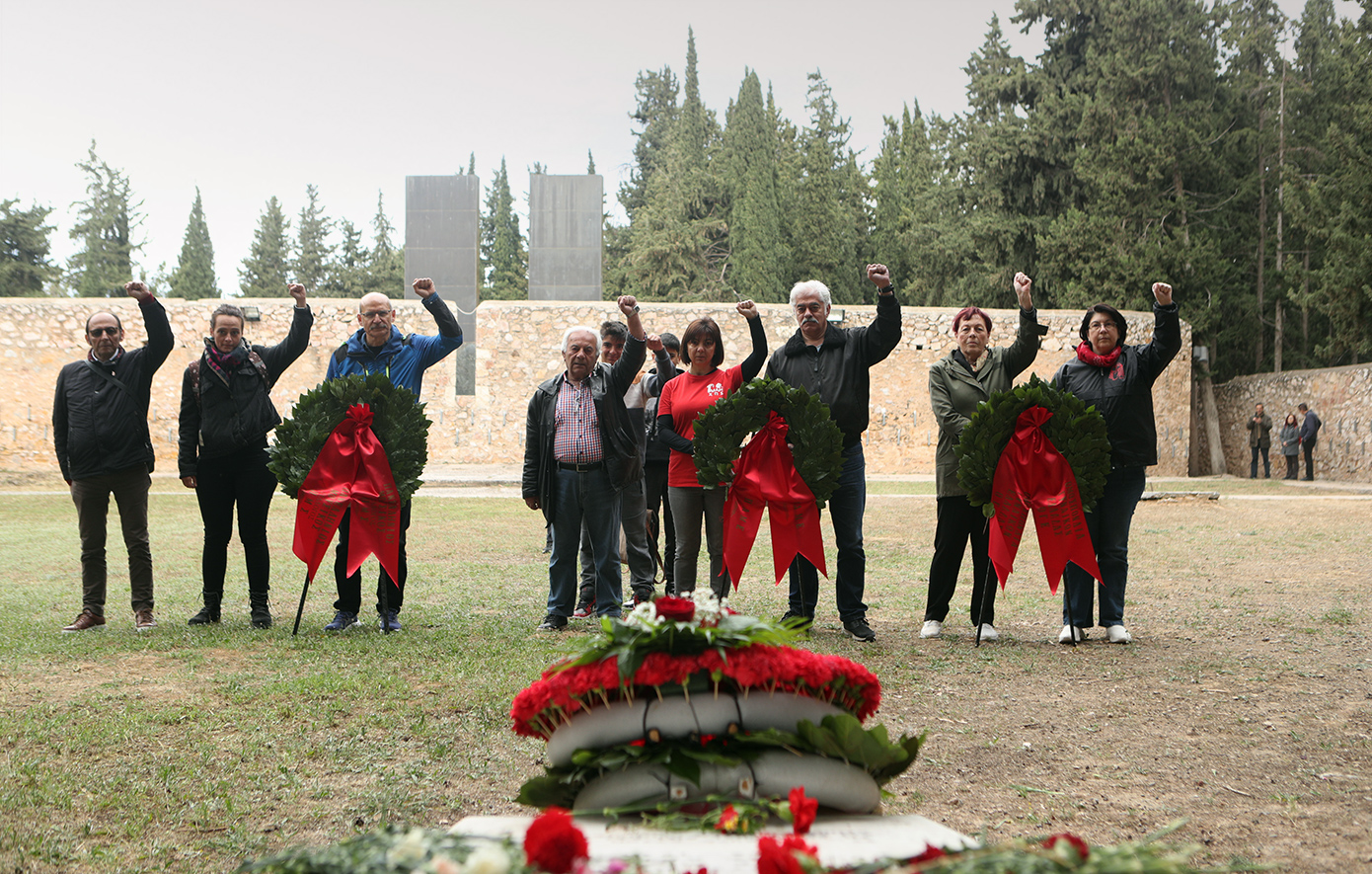 Στεφάνια τίμησαν Πολυτεχνείο και Σκοπευτήριο Καισαριανής μέλη του ΠΑΜΕ